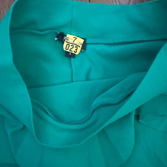 Bebe green Ruffle Skirt - Picture 2 of 3